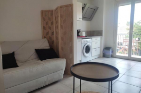 Bright studio 8 minutes walk from the beach